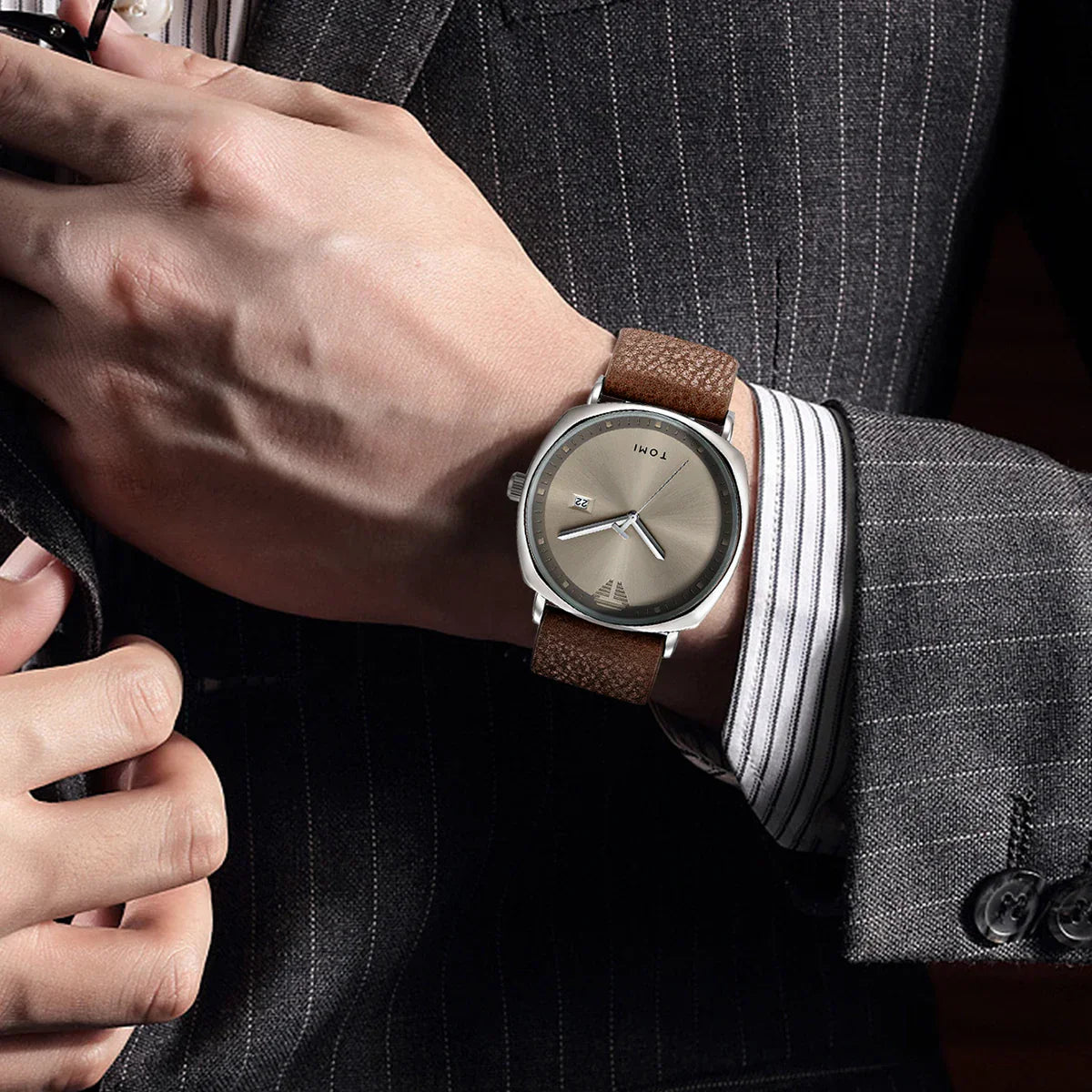Tomi Men's Minimalist Leather Sports Watch with Calendar - Casual Quartz Timekeeper